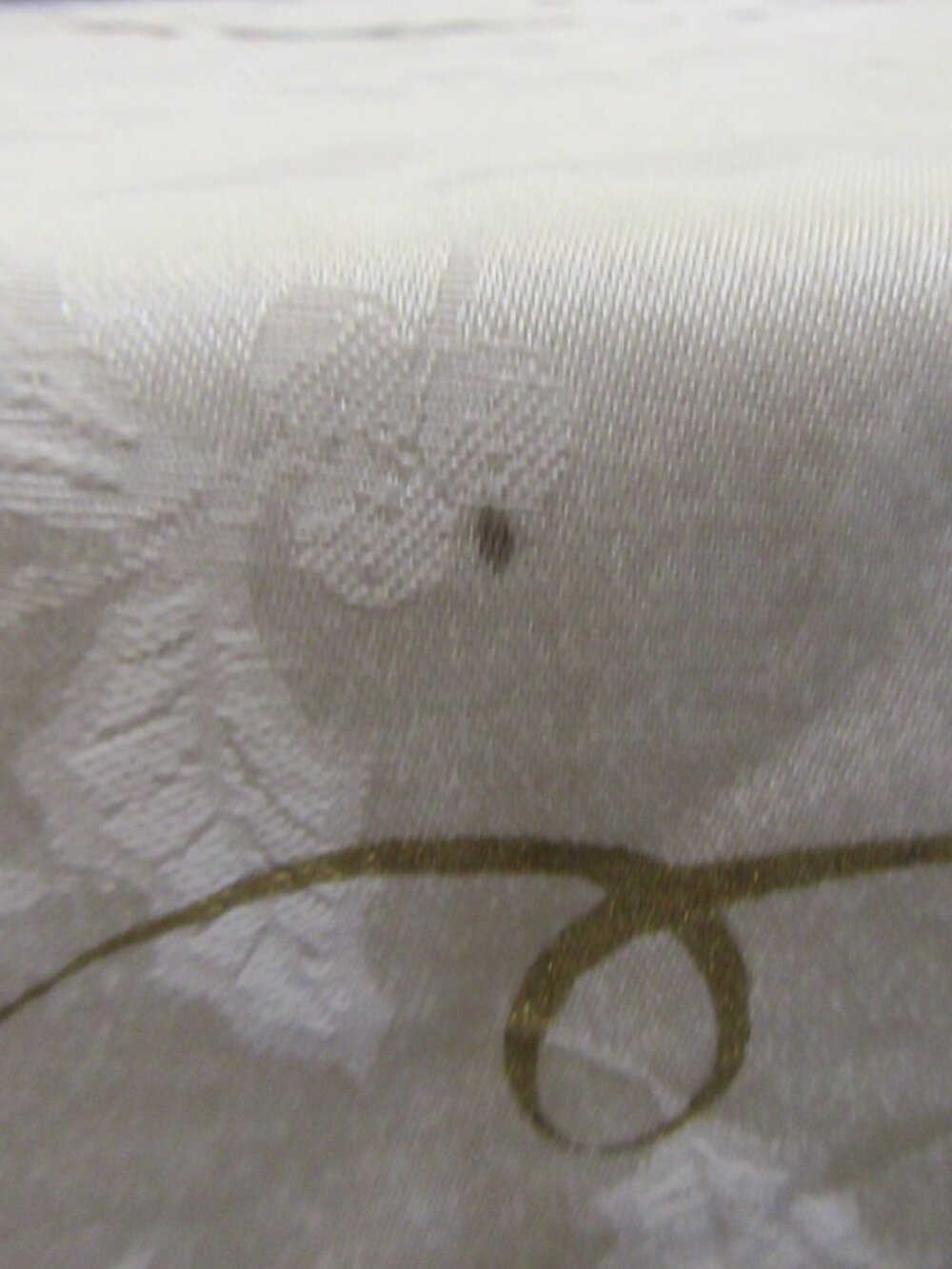 Christmas Round Table Cloth In nice shape - Picture 14 of 15